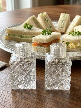 Diamond Glass Small Salt and Pepper Shakers MCM Vintage Retro Grandma Charm EAPG
